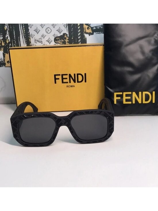 NEW Authentic Fendi FE40113I 02A Sunglasses – Matte Black / Smoke 52mm – Full Pa main image 4